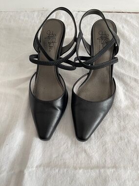 Life Stride Black Pointed-Toe Strappy Slingback Heels